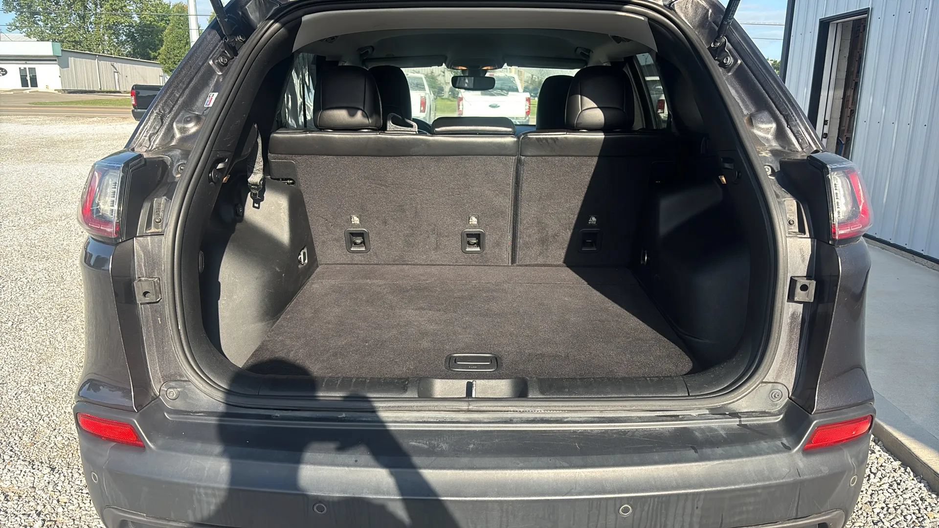 Used 2019 Jeep Cherokee Trailhawk AWD/4WD image 7