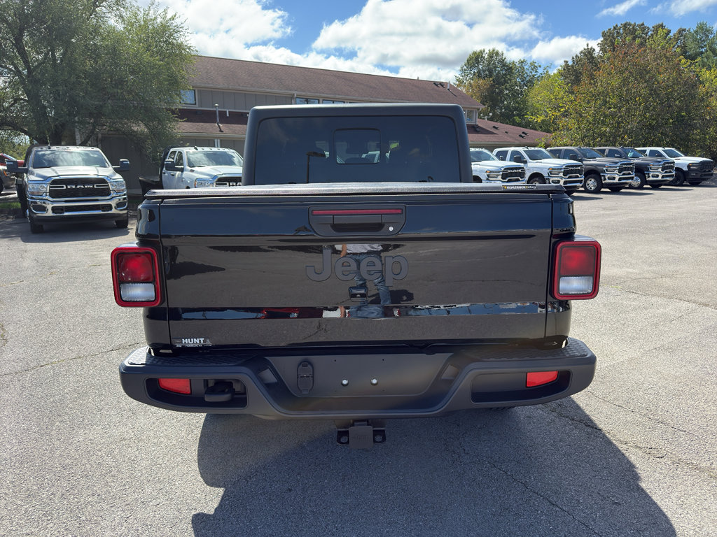 Used 2024 Jeep Gladiator Sport image 6