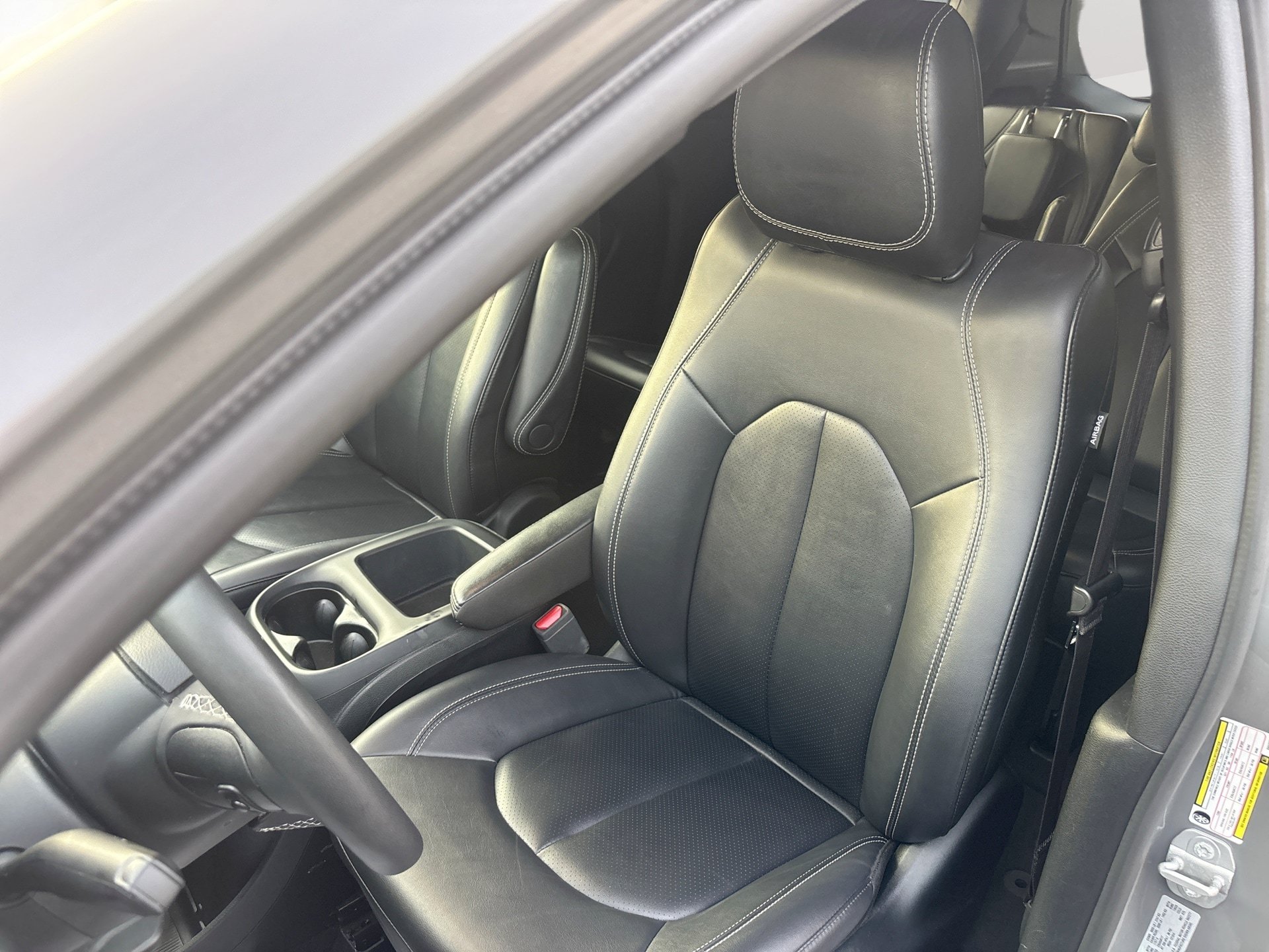 Used 2025 Chrysler Pacifica Select FWD image 13