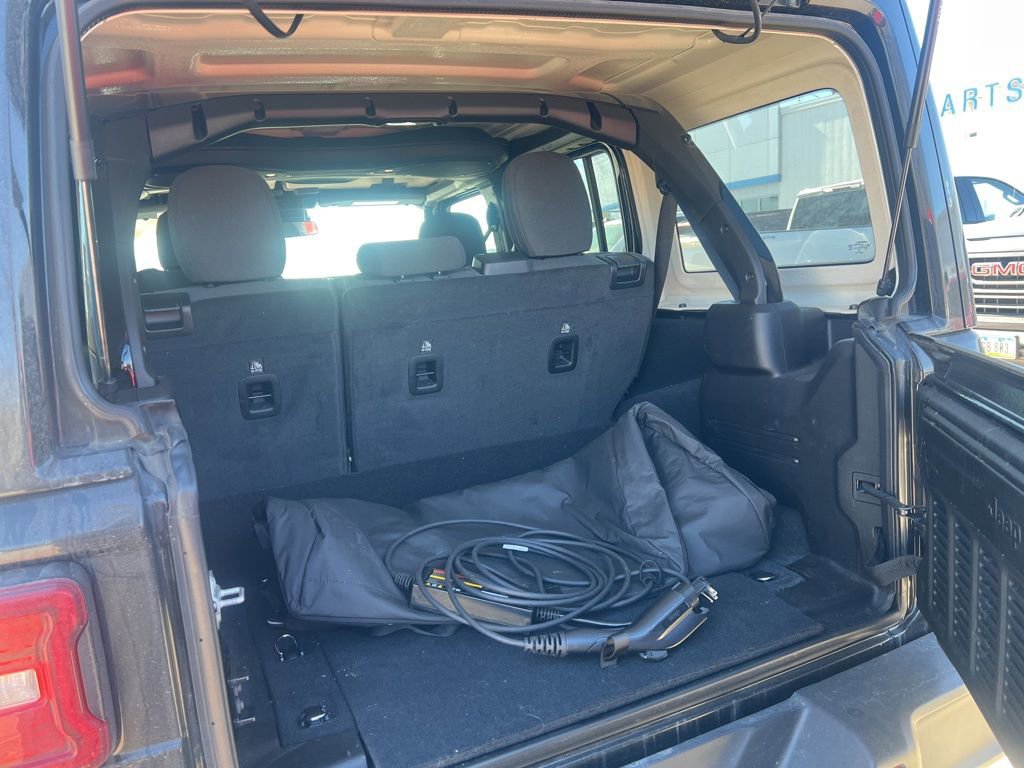 Used 2025 Jeep Wrangler Unlimited Sahara image 10