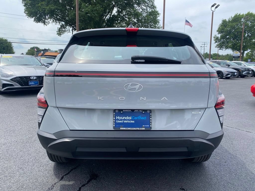 Certified 2024 Hyundai Kona SE AWD/4WD image 5