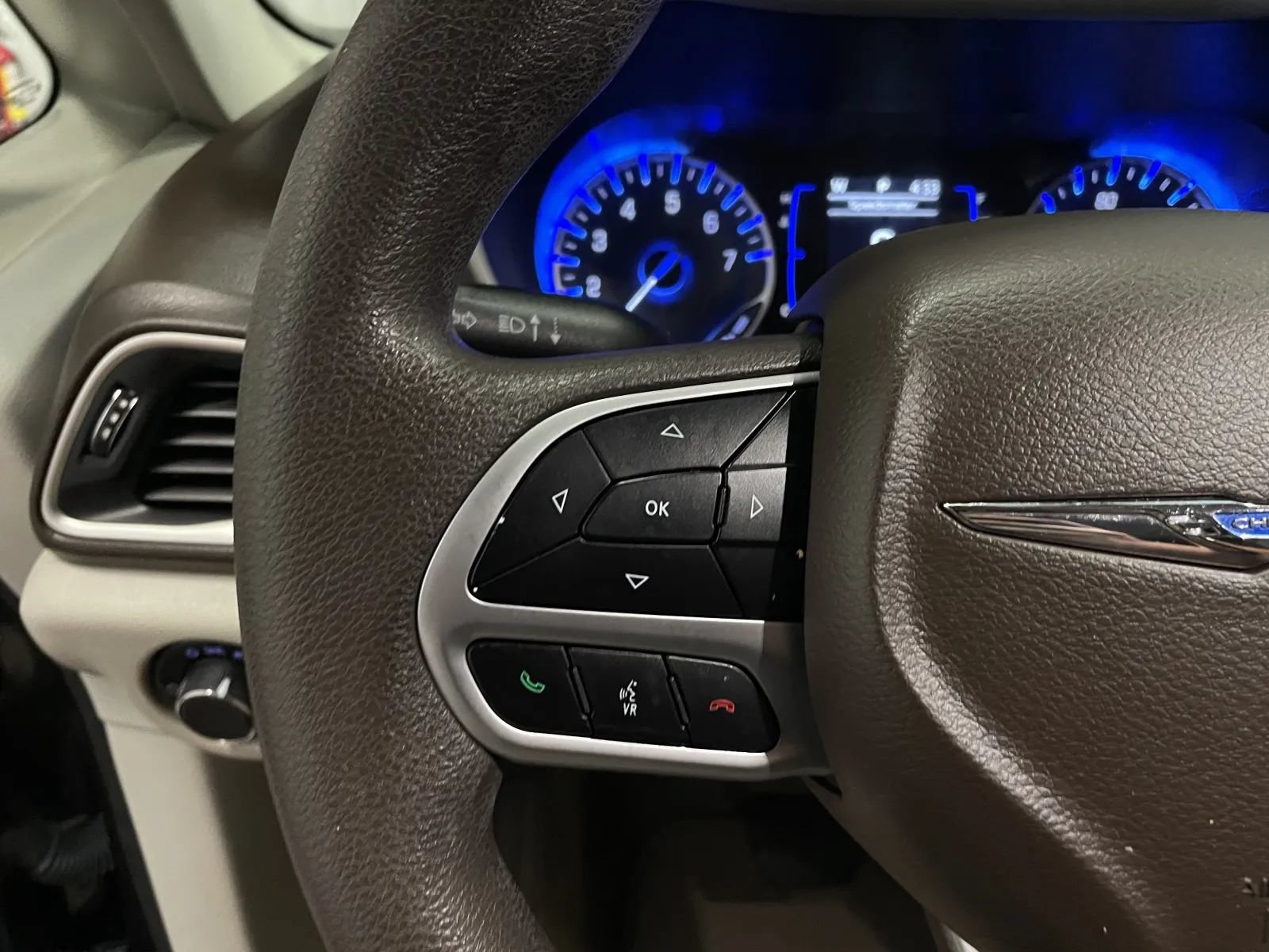 Used 2018 Chrysler Pacifica LX FWD image 18