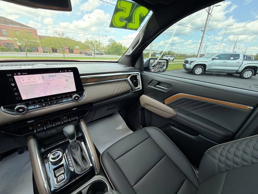 Used 2025 GMC Canyon Denali AWD/4WD image 11