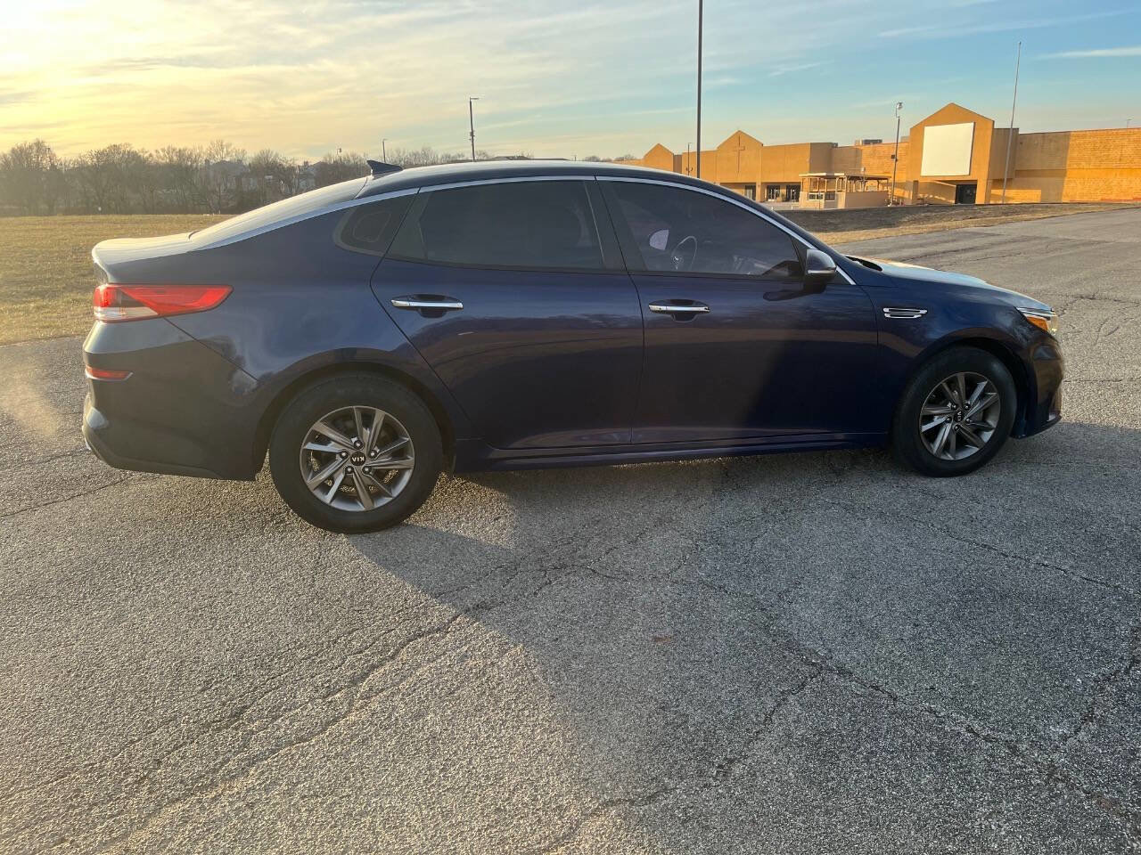 Used 2019 Kia Optima LX image 4