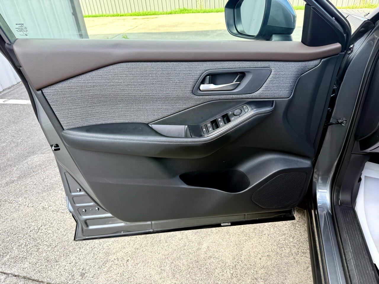 Used 2023 Nissan Rogue SV image 28