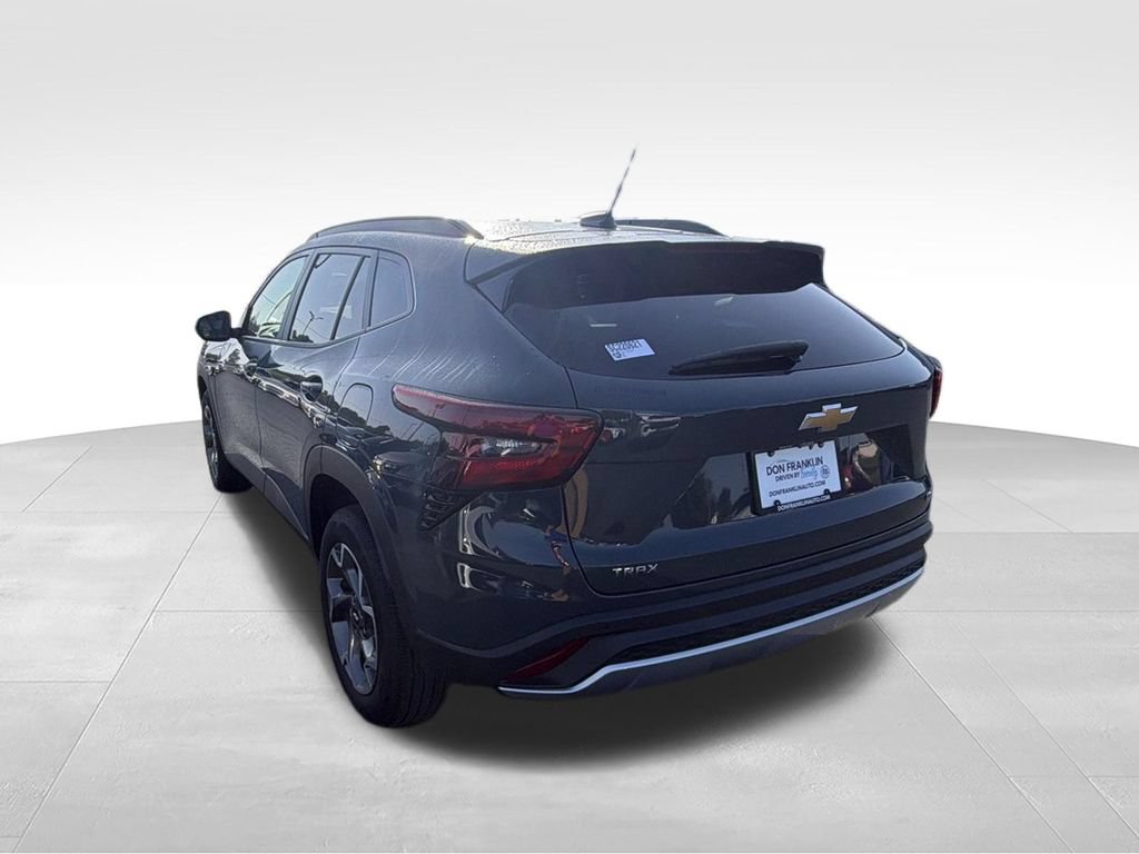 Used 2025 Chevrolet Trax LT w/ Driver Confidence Package FWD image 12