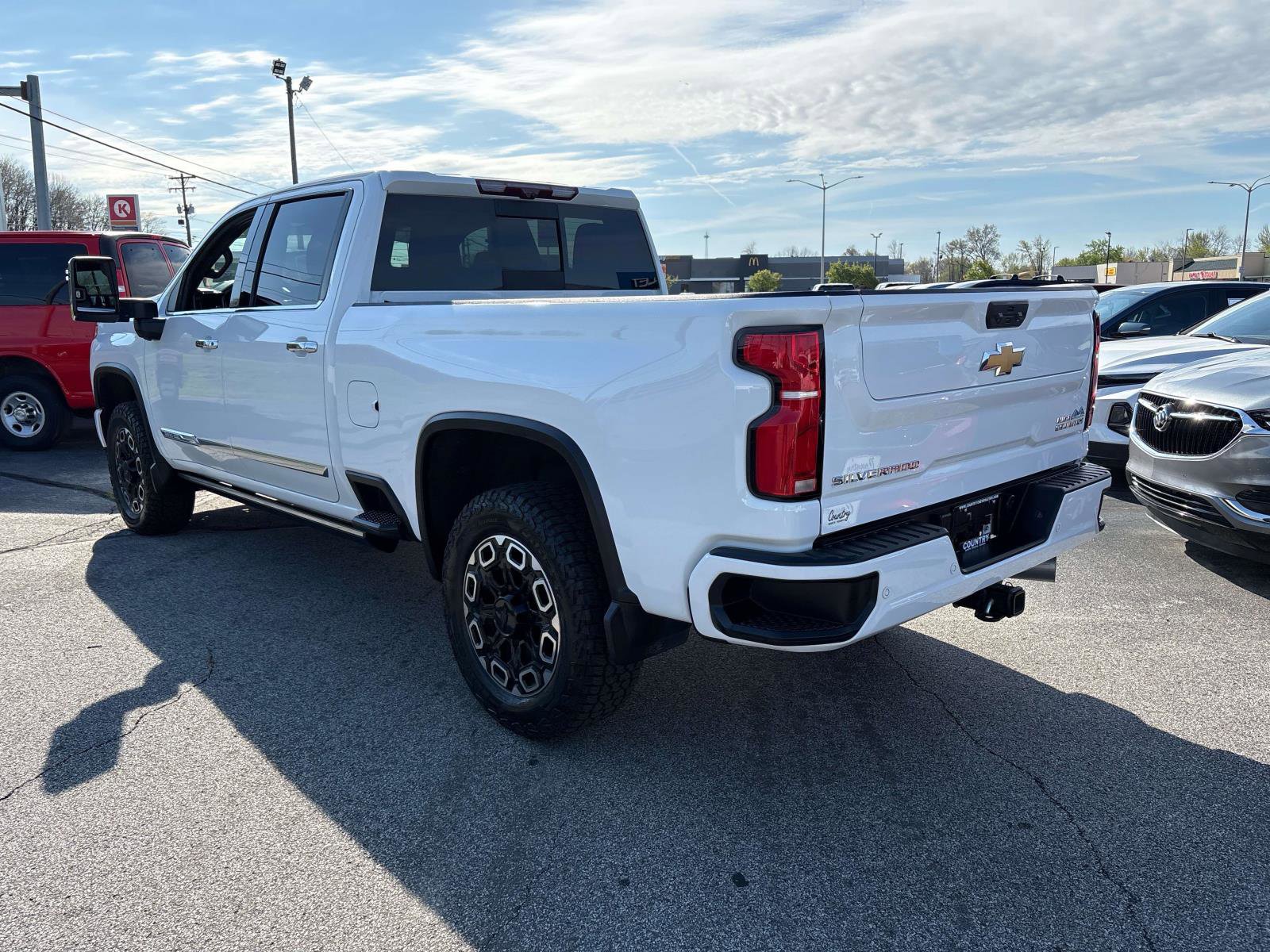 Used 2024 Chevrolet Silverado 2500 High Country w/ High Country Premium Package AWD/4WD image 2