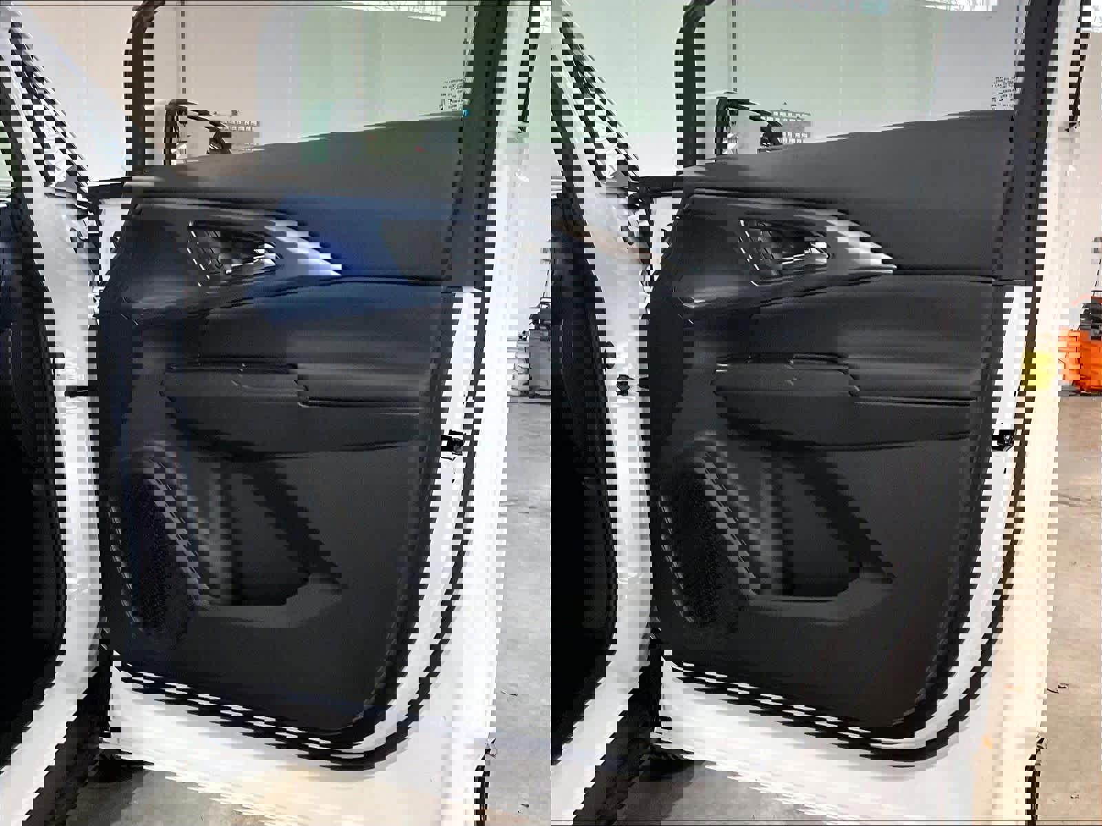 Used 2025 Chevrolet Equinox EV LT w/ Convenience Package image 12