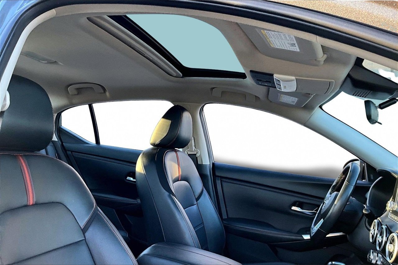 Used 2025 Nissan Sentra SR w/ SR Premium Package image 15