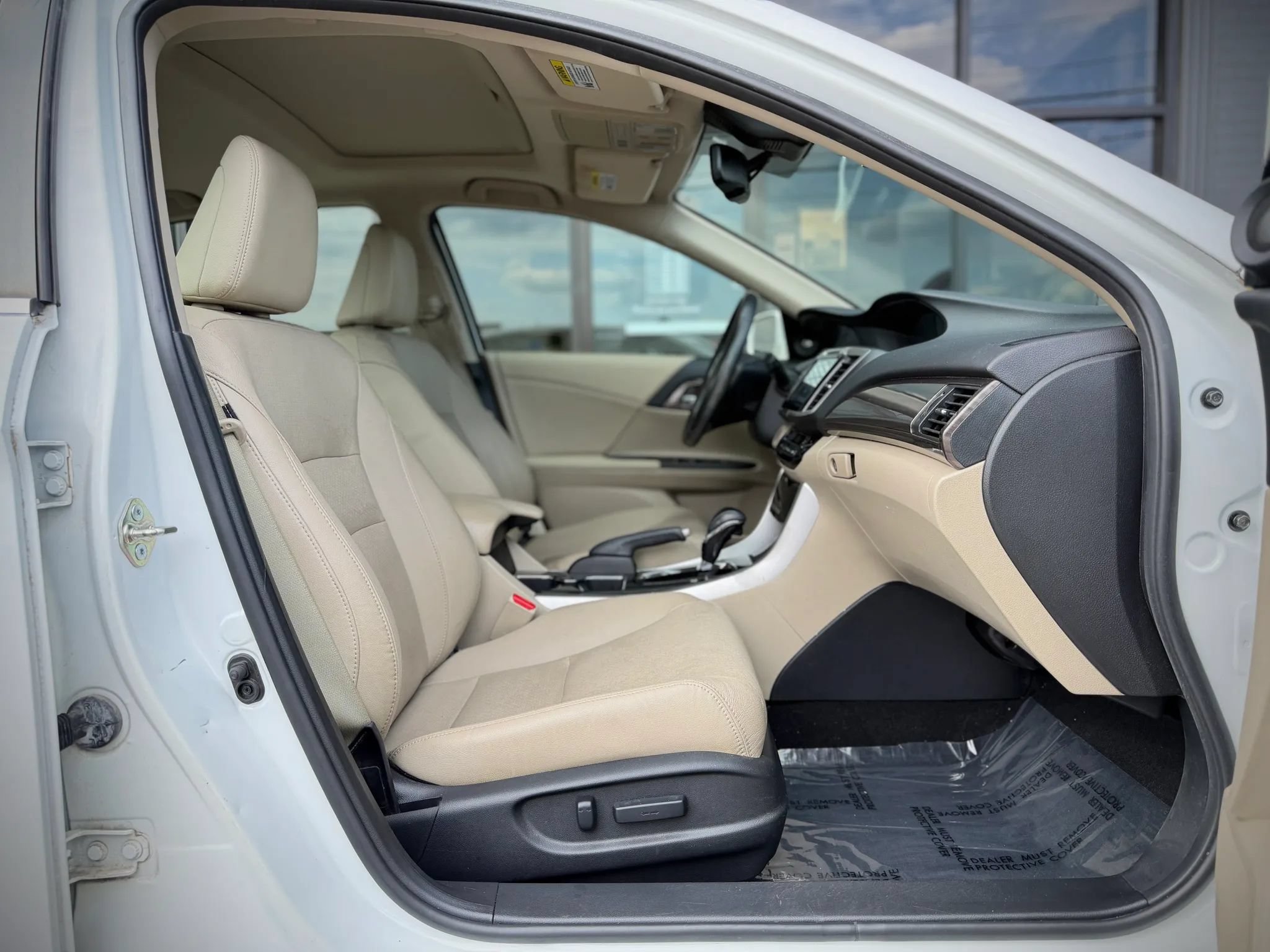 Used 2017 Honda Accord EX-L image 18