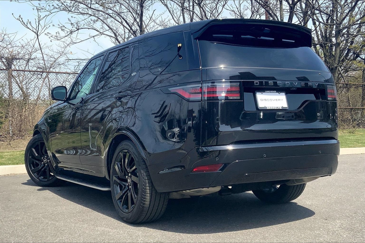 Certified 2025 Land Rover Discovery Dynamic SE AWD/4WD image 11