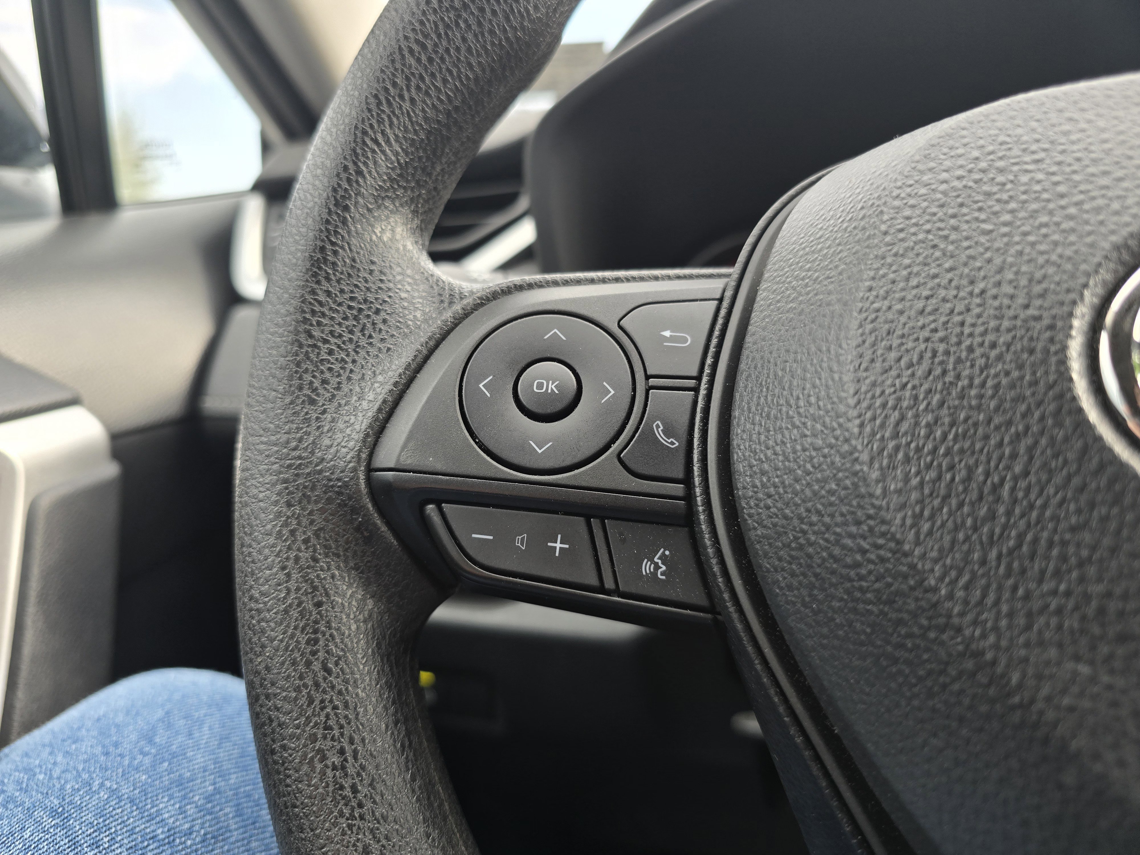 Used 2023 Toyota RAV4 LE FWD image 19