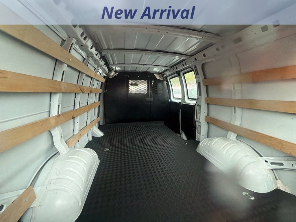 Certified 2025 Chevrolet Express 2500 w/ Driver Convenience Package RWD image 4