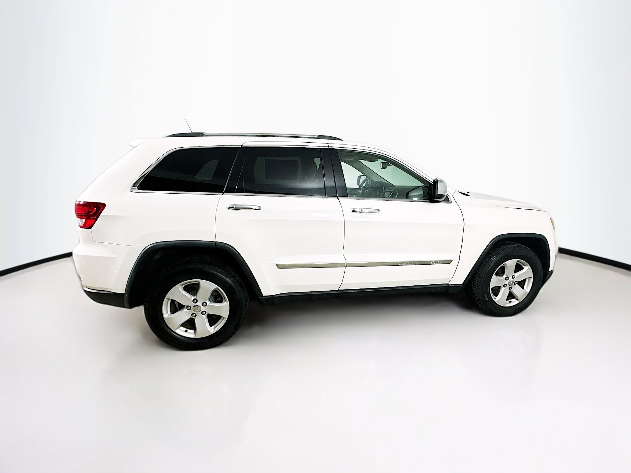 Used 2011 Jeep Grand Cherokee Laredo AWD/4WD image 8