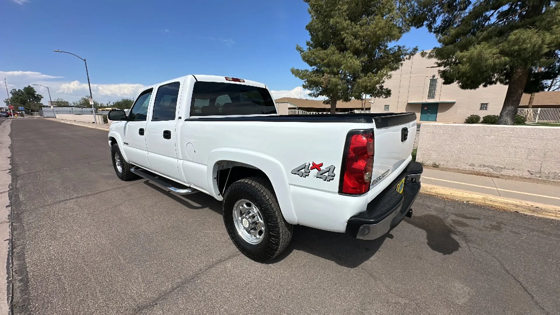 Used 2007 Chevrolet Silverado 1500 LT w/ Skid Plate Package AWD/4WD image 2