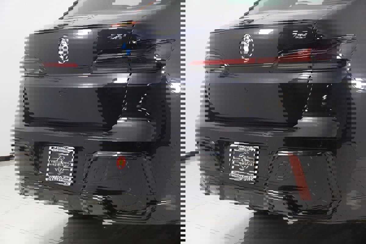 Used 2023 BMW 740i w/ Parking Assistance Package image 59