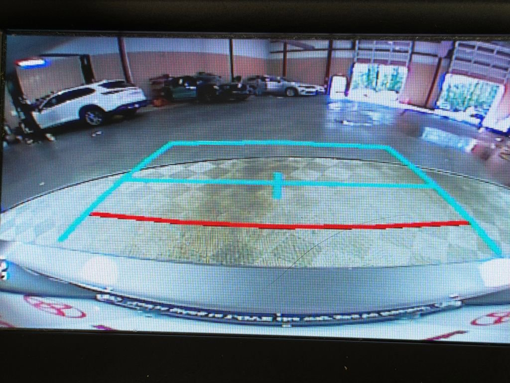 Used 2017 Toyota Camry LE image 29