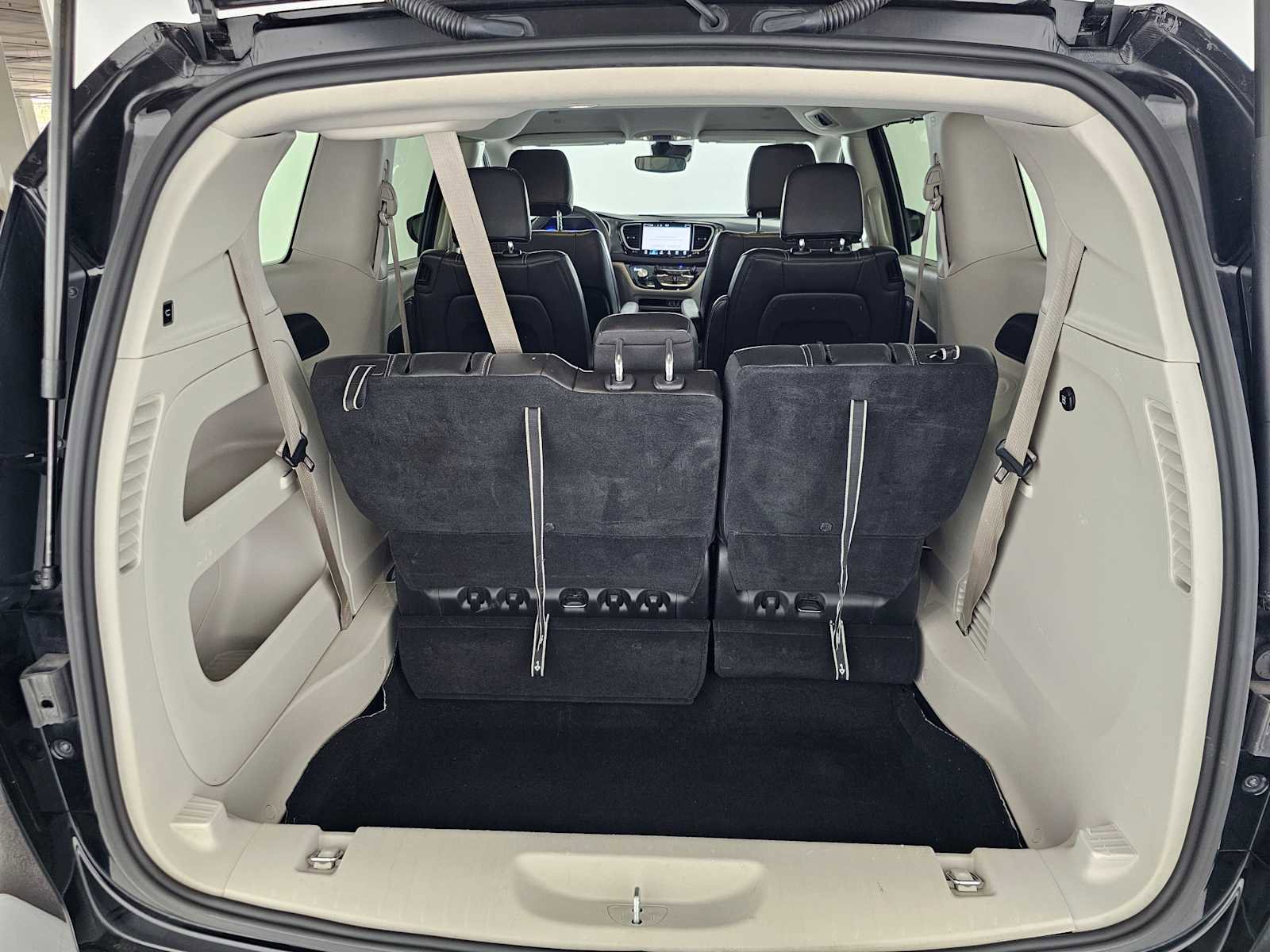Used 2024 Chrysler Pacifica Touring-L FWD image 16