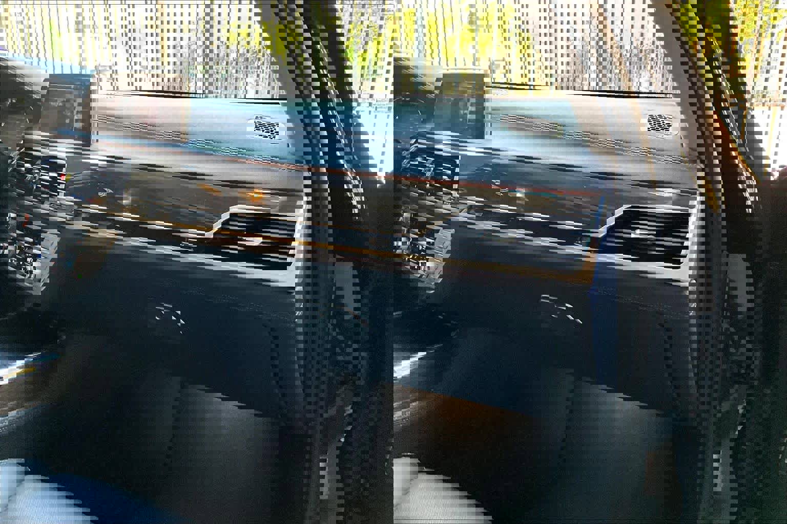 Used 2021 BMW 750i xDrive w/ Luxury Rear Seating Package image 18