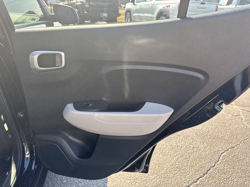 Used 2024 Hyundai Venue SEL image 17