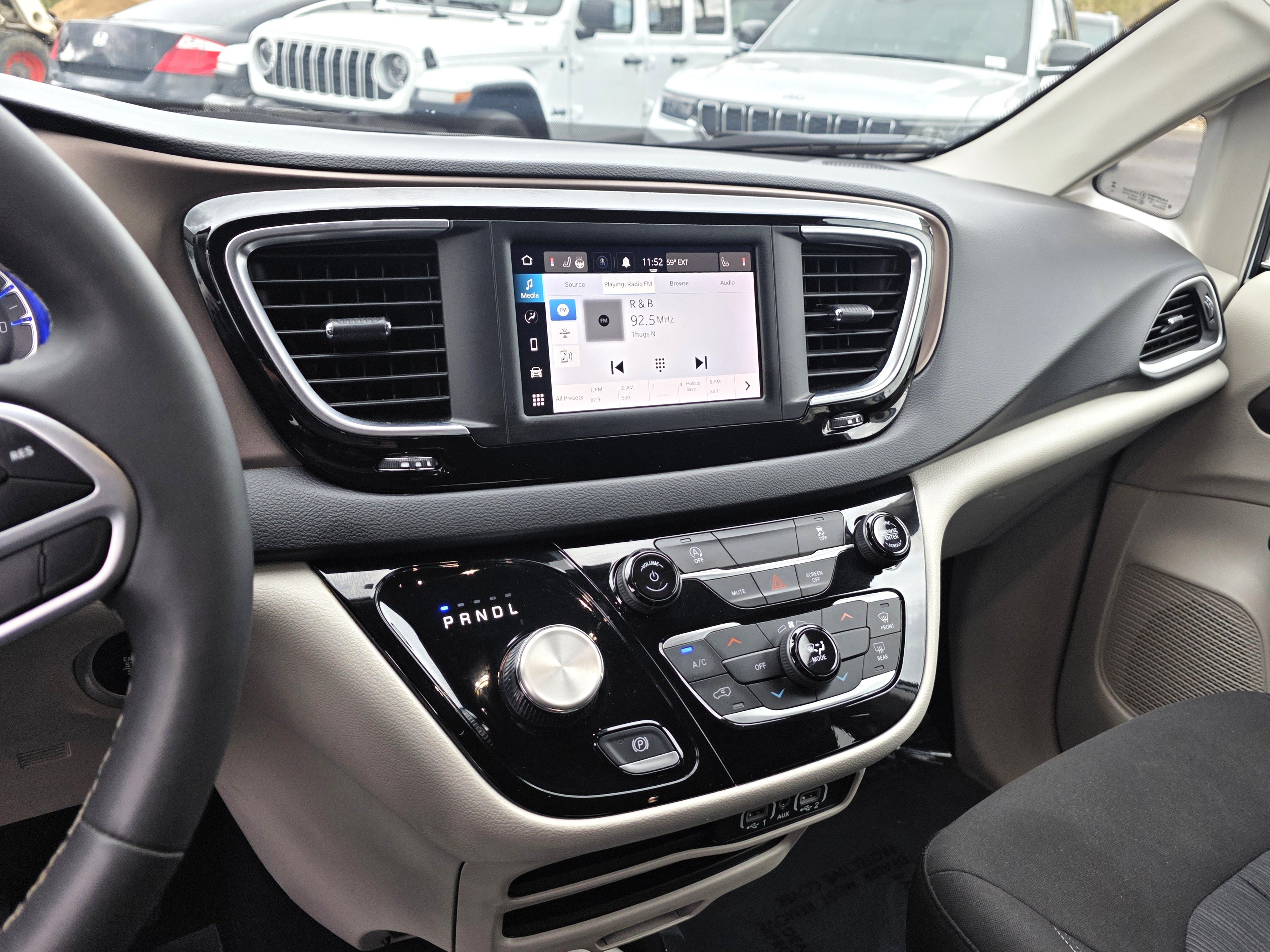 Certified 2023 Chrysler Voyager LX image 15