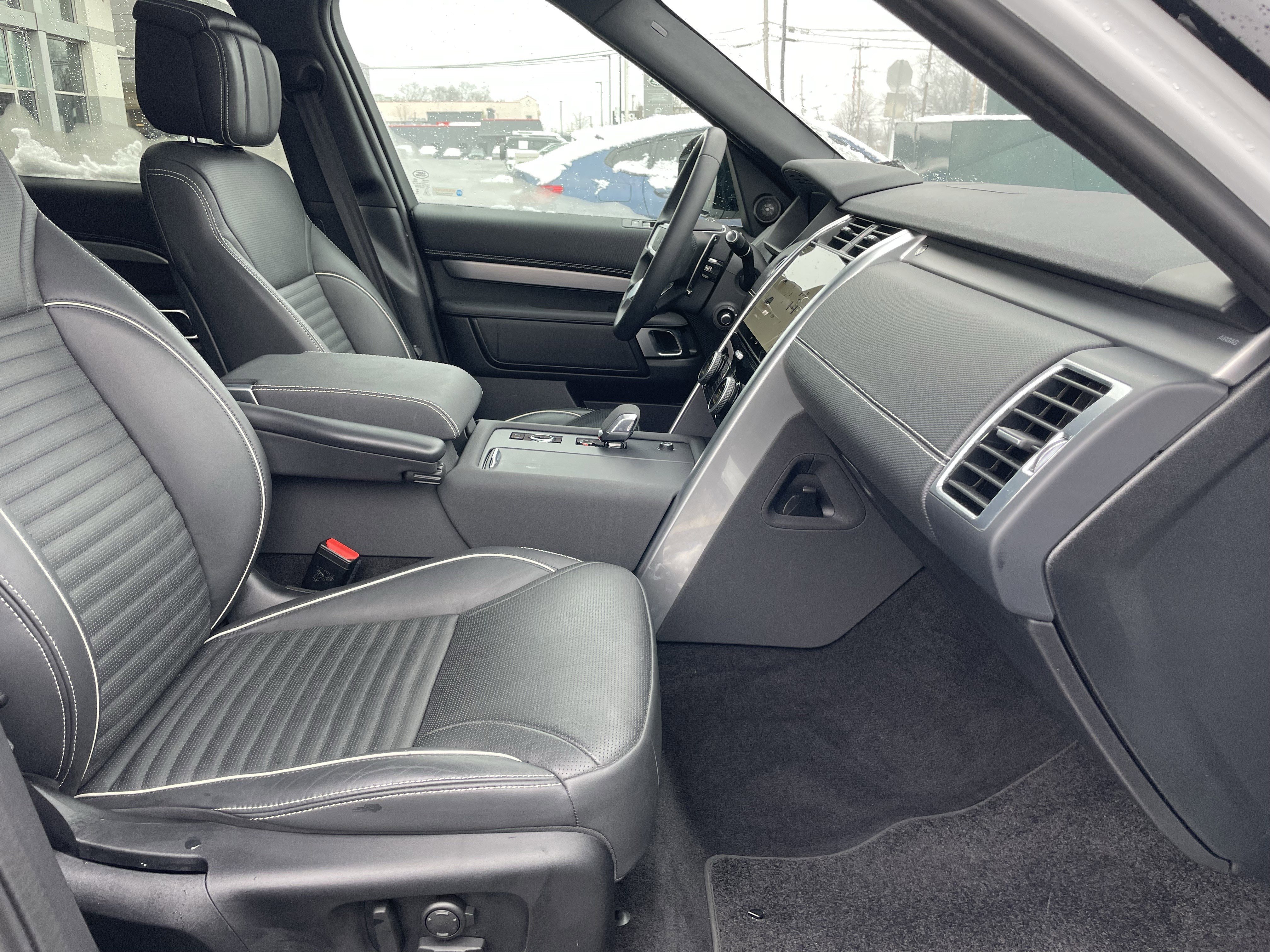 Certified 2024 Land Rover Discovery Dynamic SE image 15