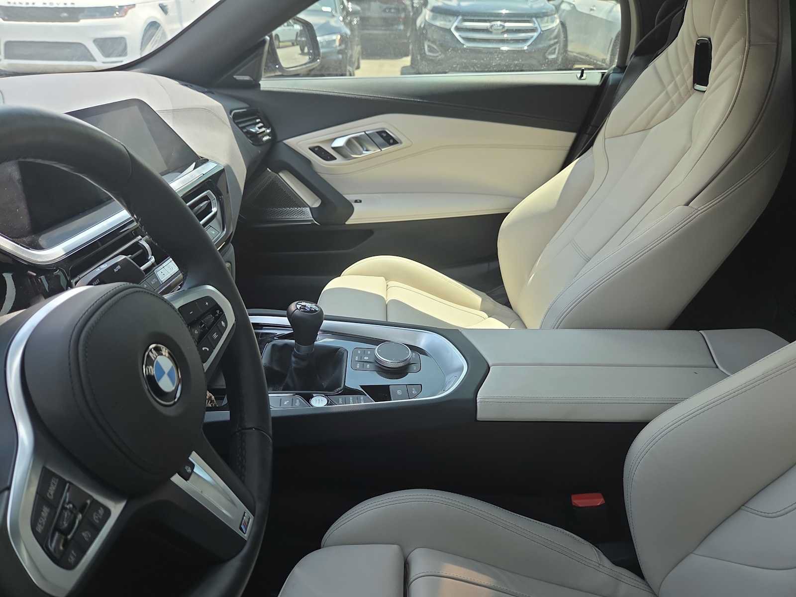 Used 2025 BMW Z4 M40i w/ Edition RWD image 4