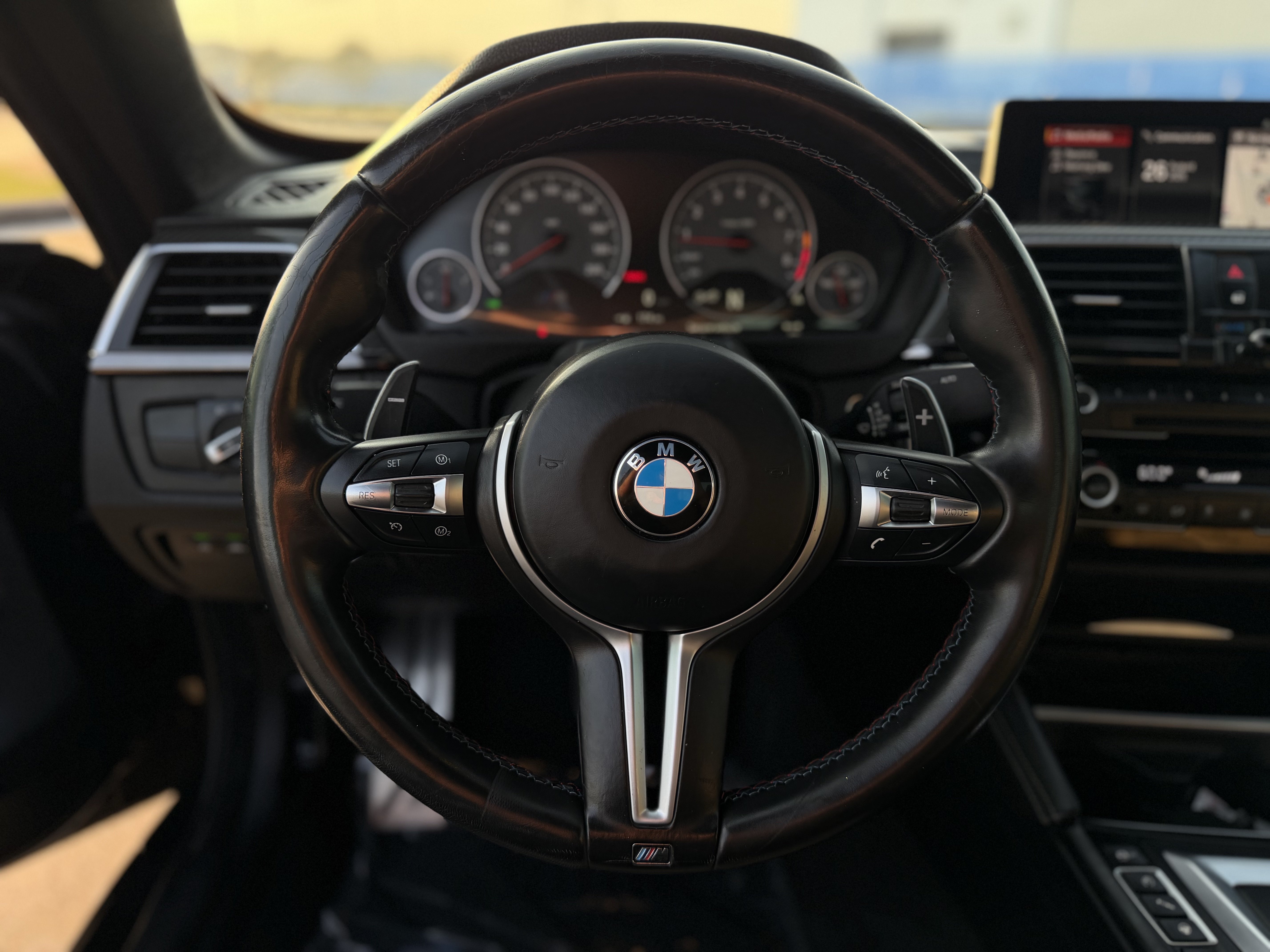 Used 2018 BMW M4 Convertible w/ Competition Package RWD image 12