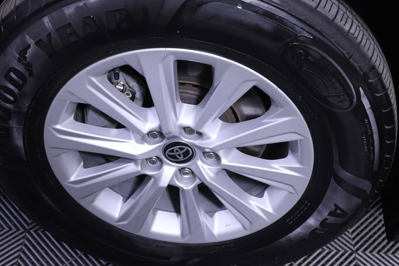 Used 2024 Toyota Grand Highlander XLE image 28