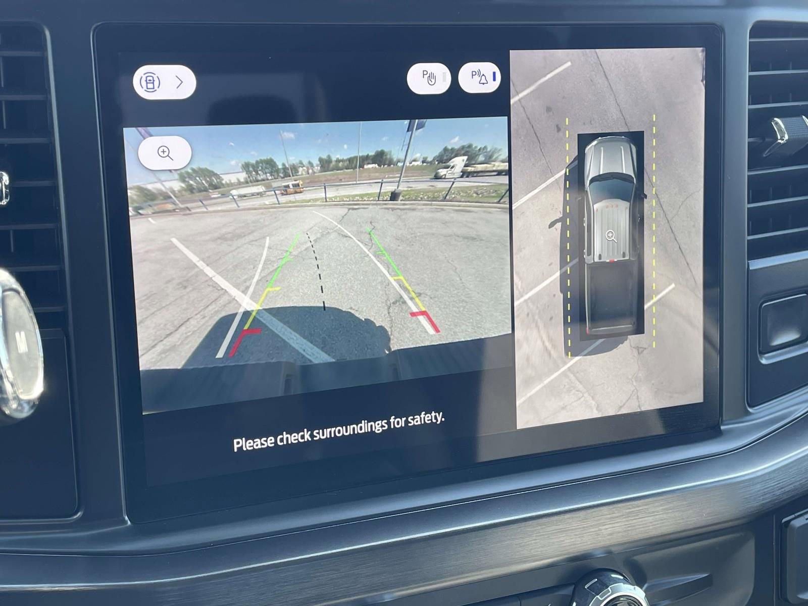 Used 2024 Ford F250 Lariat w/ Sport Appearance Package image 28