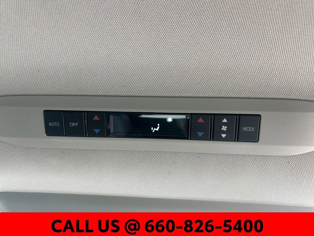 Used 2022 Toyota Sienna Limited image 10
