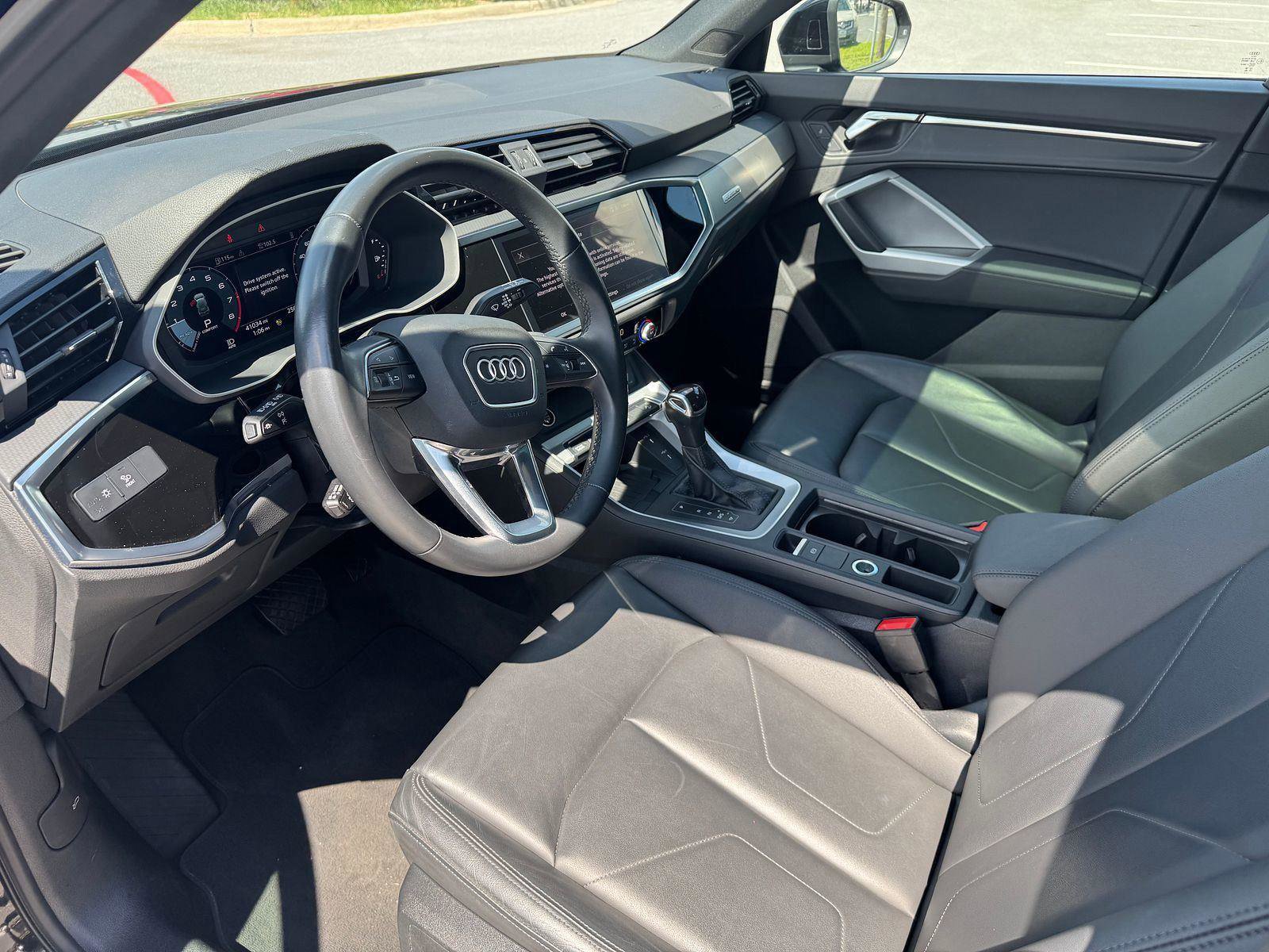 Used 2024 Audi Q3 2.0T Premium image 3