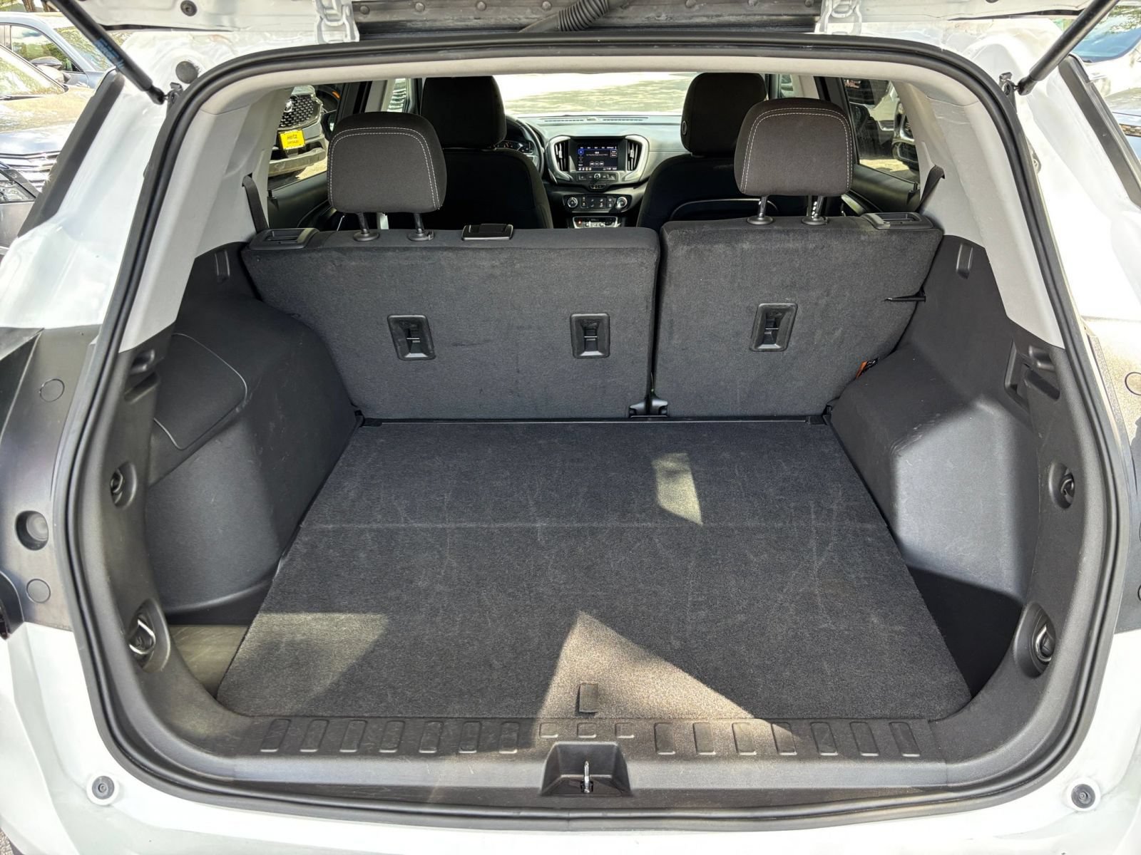 Used 2024 GMC Terrain SLE FWD image 40