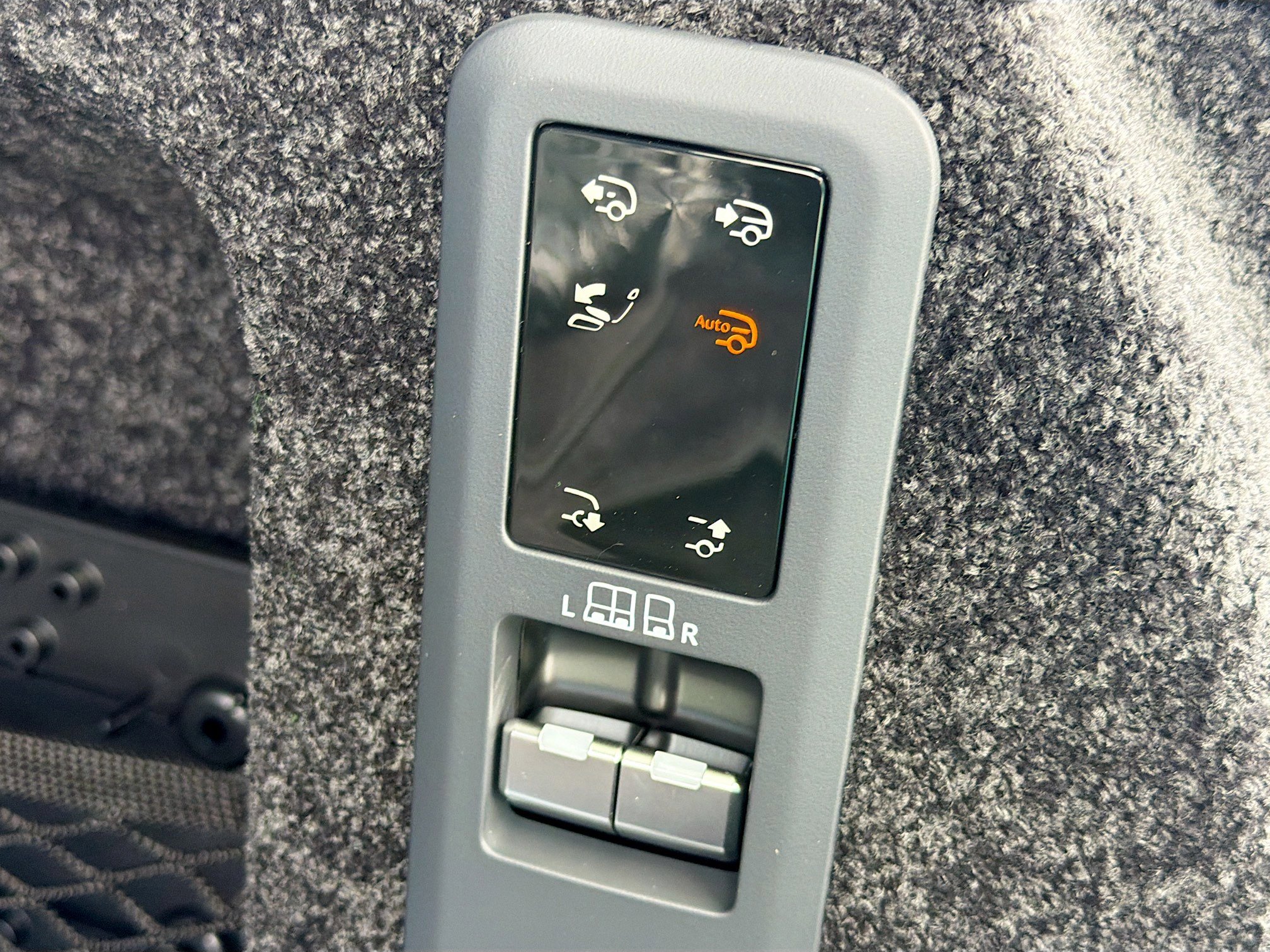 New 2026 Land Rover Range Rover Long Wheel Base SV image 12