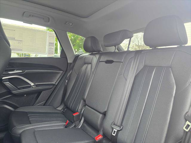 Used 2025 Audi Q5 Premium Plus w/ Premium Plus AWD/4WD image 18