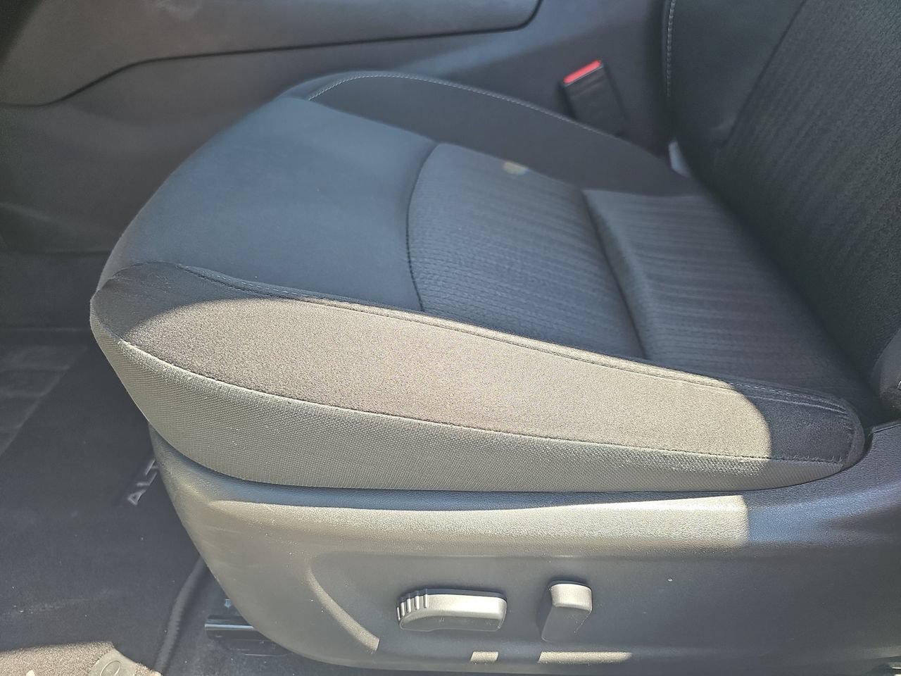 Certified 2025 Nissan Altima 2.5 SV FWD image 28