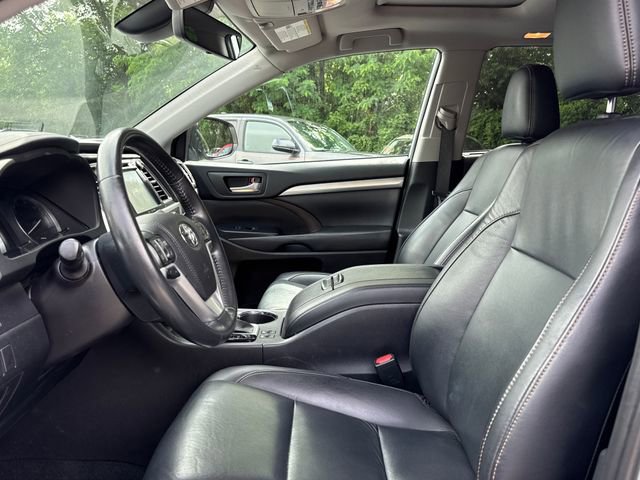 Used 2019 Toyota Highlander XLE FWD image 14
