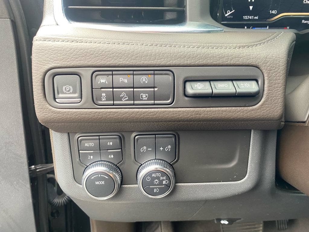 Used 2024 GMC Yukon XL Denali AWD/4WD image 17