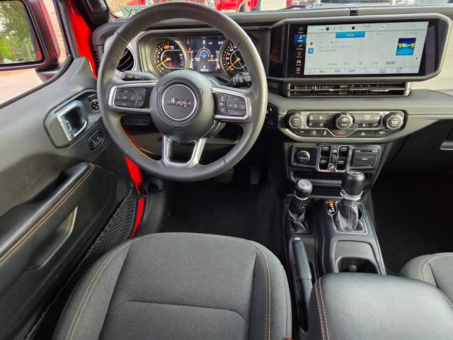 Used 2025 Jeep Wrangler Unlimited Sahara AWD/4WD image 14