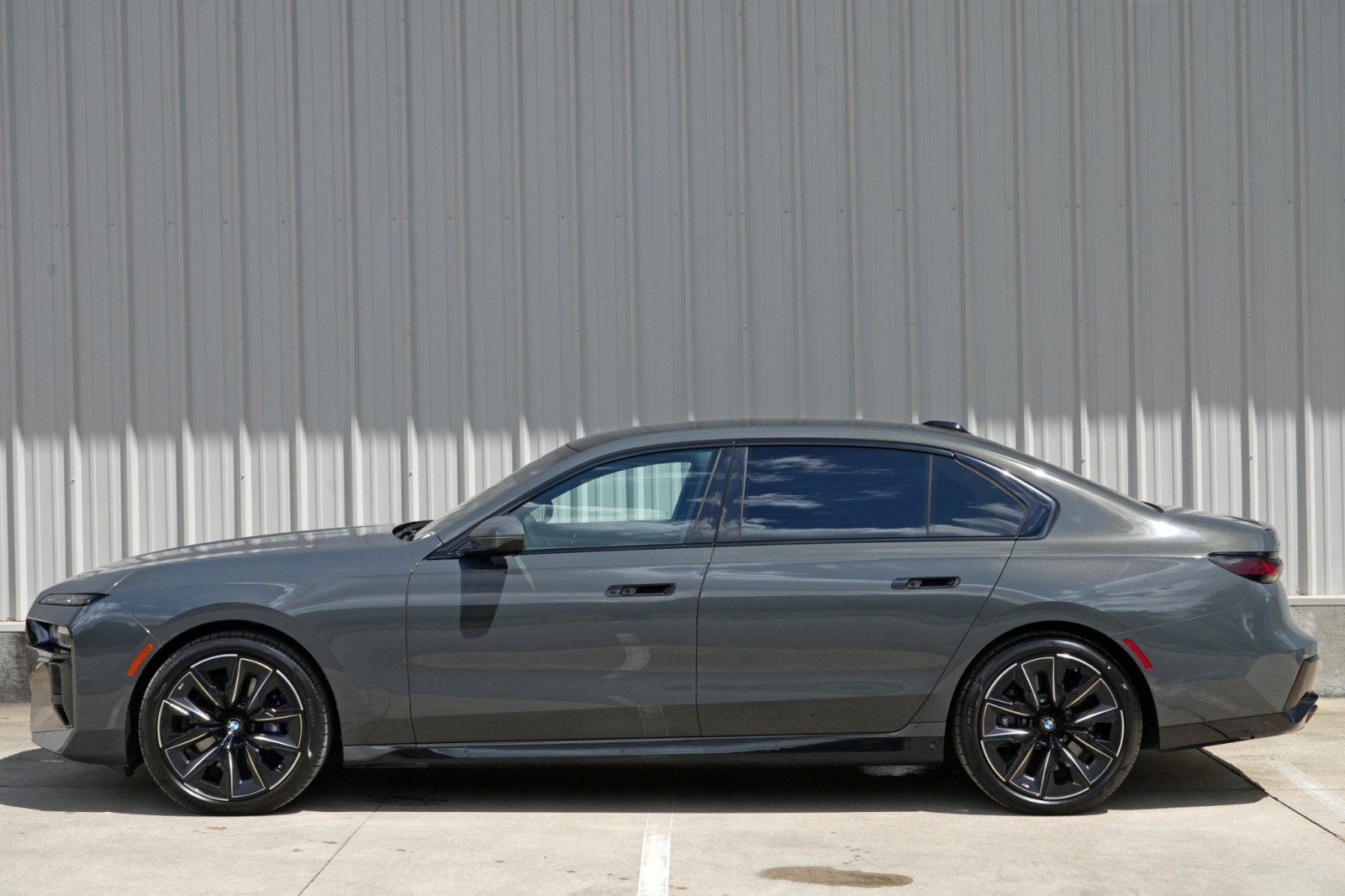 Used 2023 BMW 760i xDrive w/ Executive Package AWD/4WD image 53