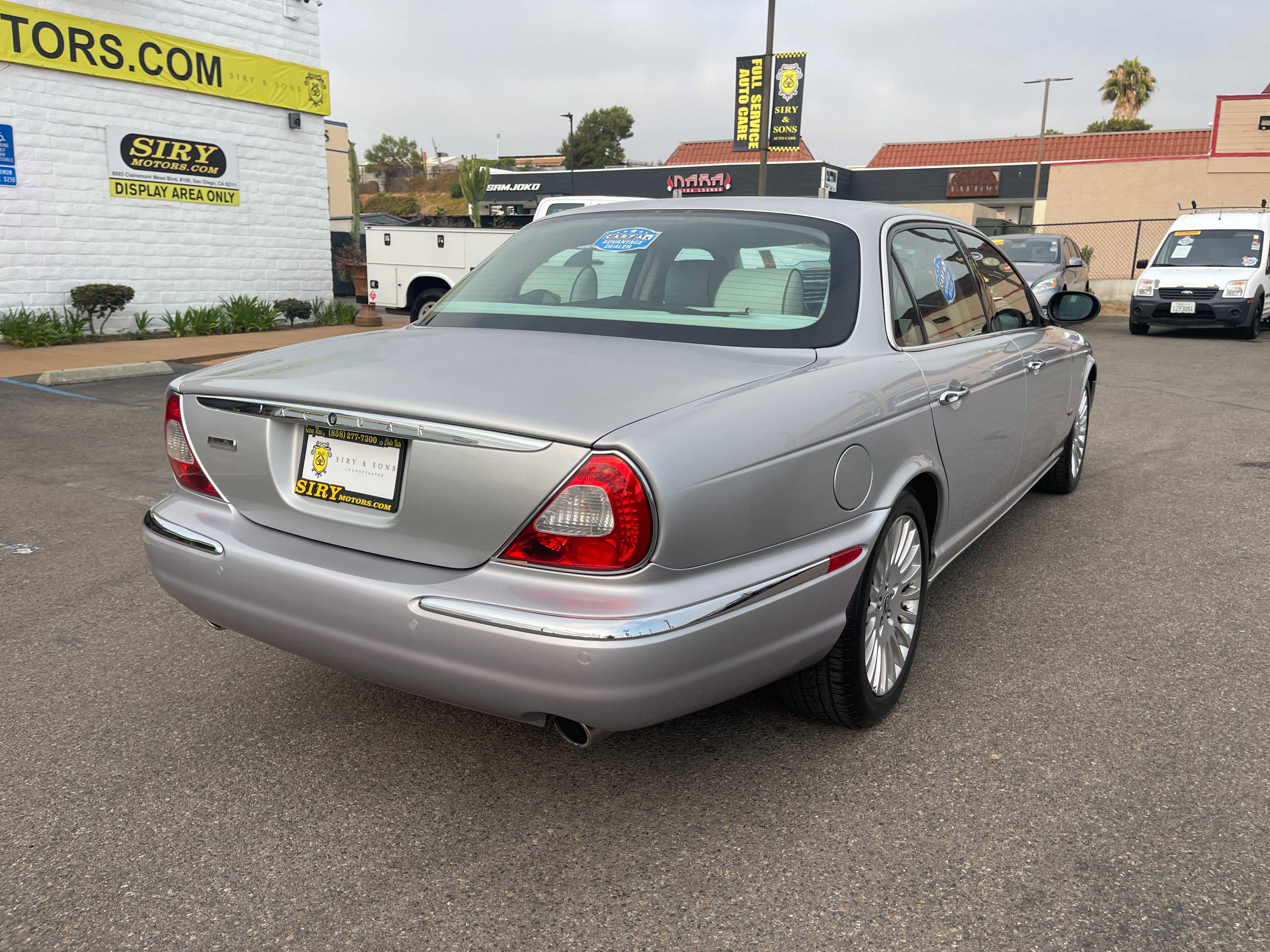 Used 2006 Jaguar XJ8 L XJ VANDEN PLAS SEDAN 4D image 3
