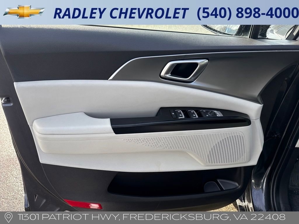 Used 2024 Kia Carnival LX image 5