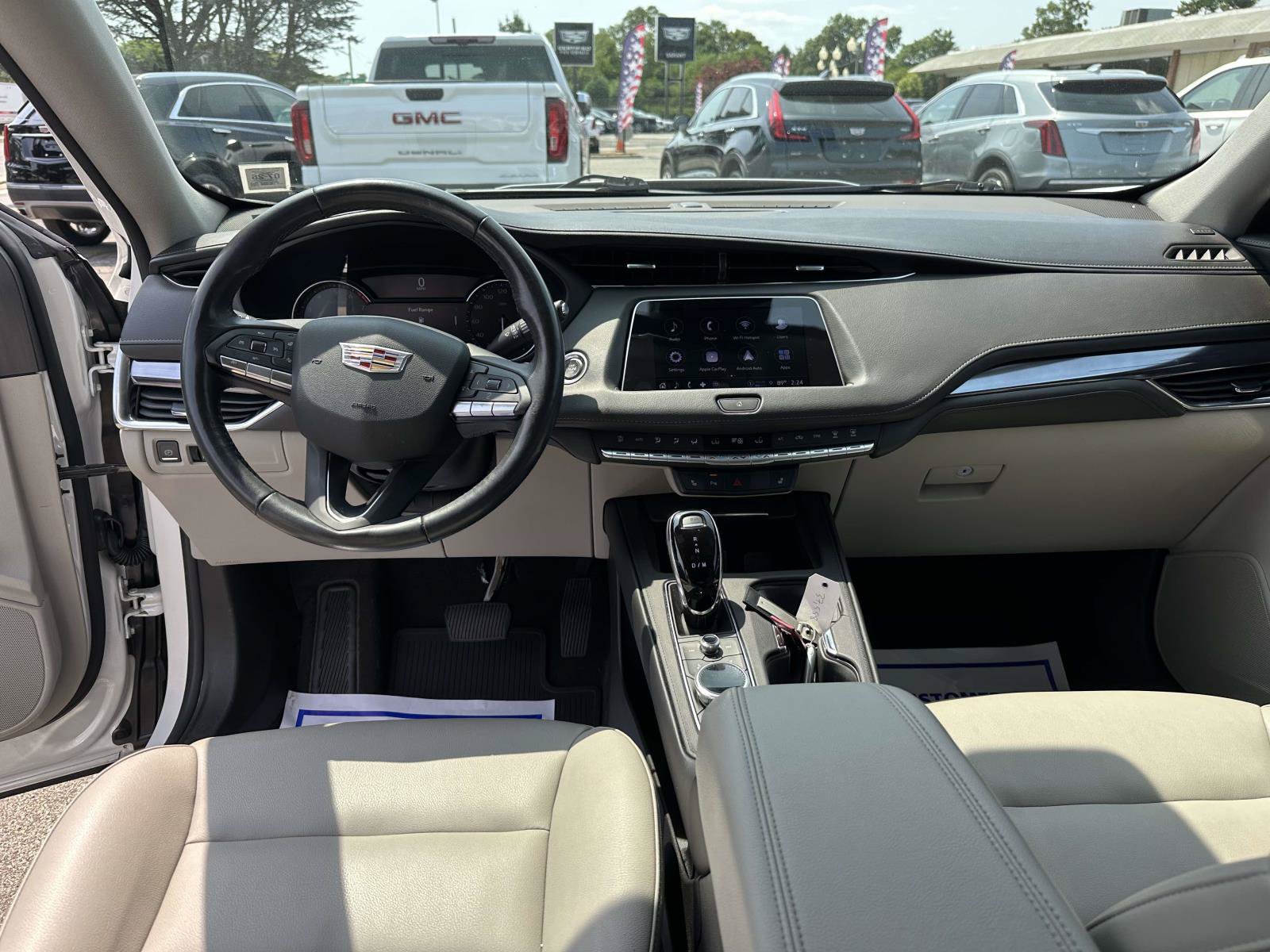 Certified 2023 Cadillac XT4 Luxury w/ Cold Weather Package AWD/4WD image 14