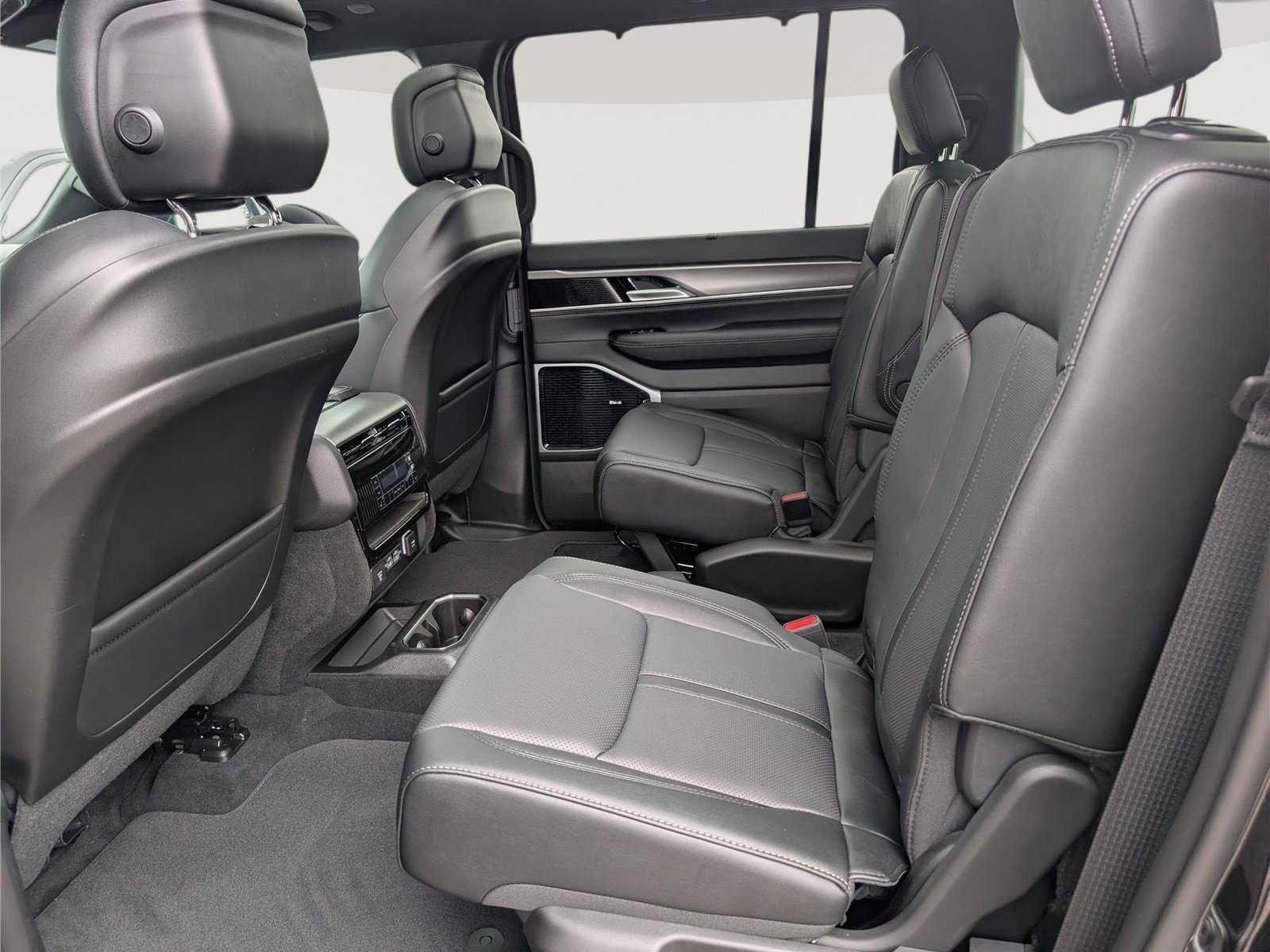 New 2026 Jeep Grand Wagoneer Limited AWD/4WD image 12