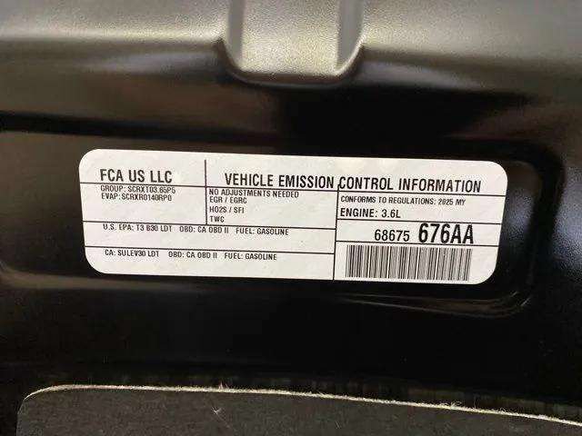 Used 2025 Chrysler Pacifica Select FWD image 87