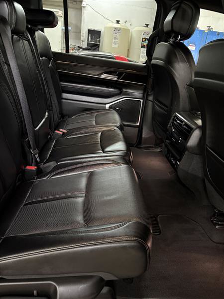 Used 2024 Jeep Wagoneer L Series II w/ Flexible Seating Group AWD/4WD image 15