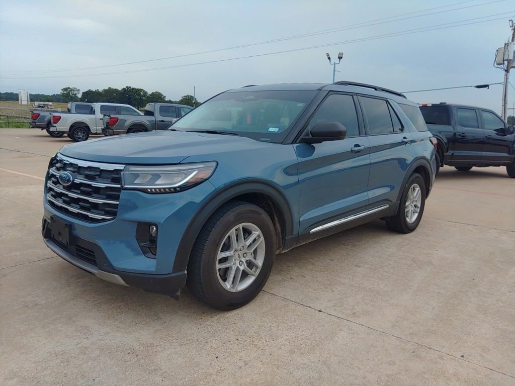 Used 2025 Ford Explorer Active w/ Active Comfort Package RWD image 2