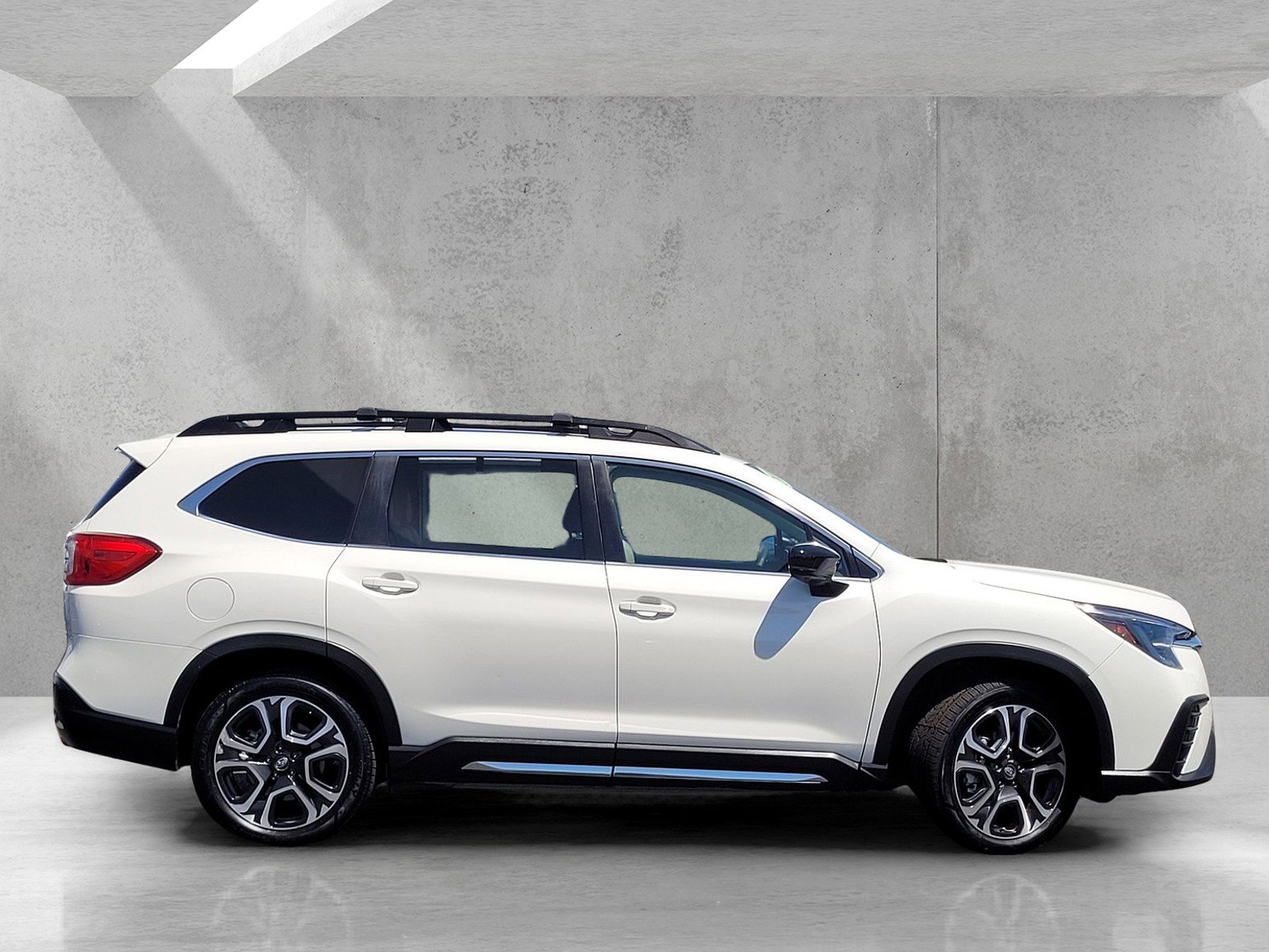 Used 2024 Subaru Ascent Limited w/ Technology Package AWD/4WD image 3