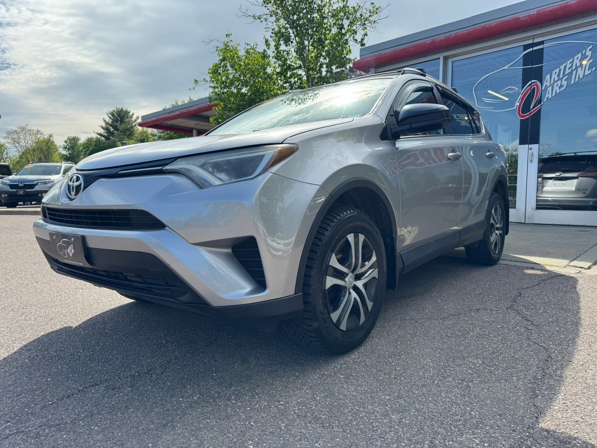 Used 2016 Toyota RAV4 LE AWD/4WD image 1