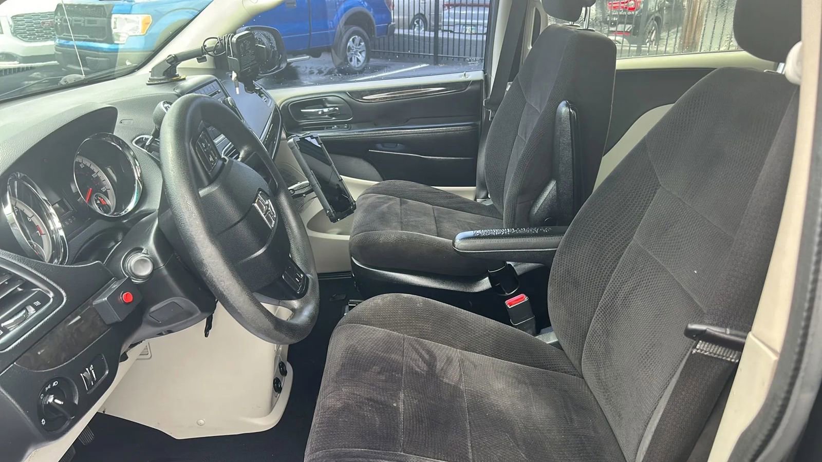Used 2014 Dodge Grand Caravan American Value Package FWD image 37